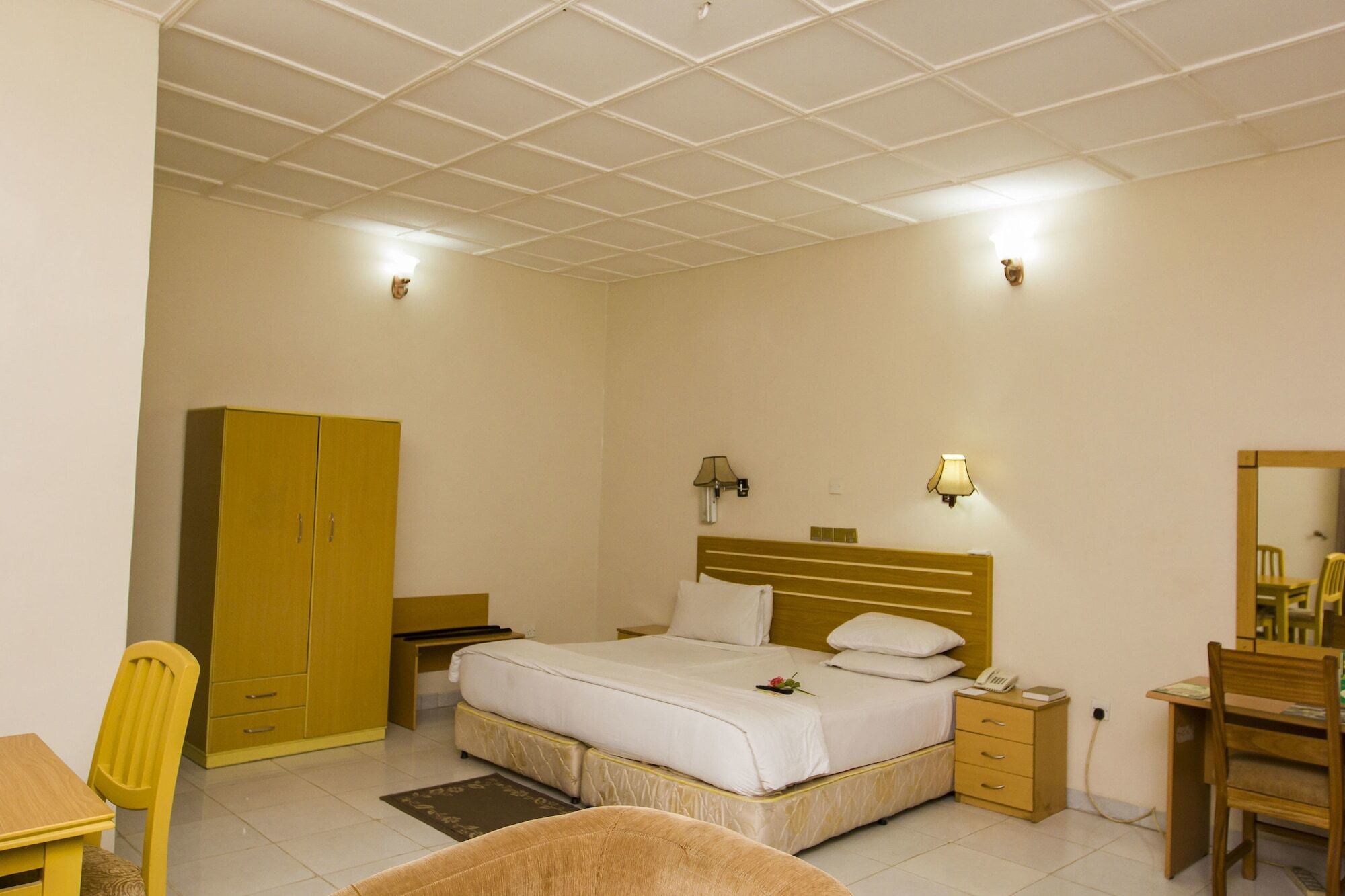 Eemjm Hotels And Suites Limited Уйо Екстериор снимка